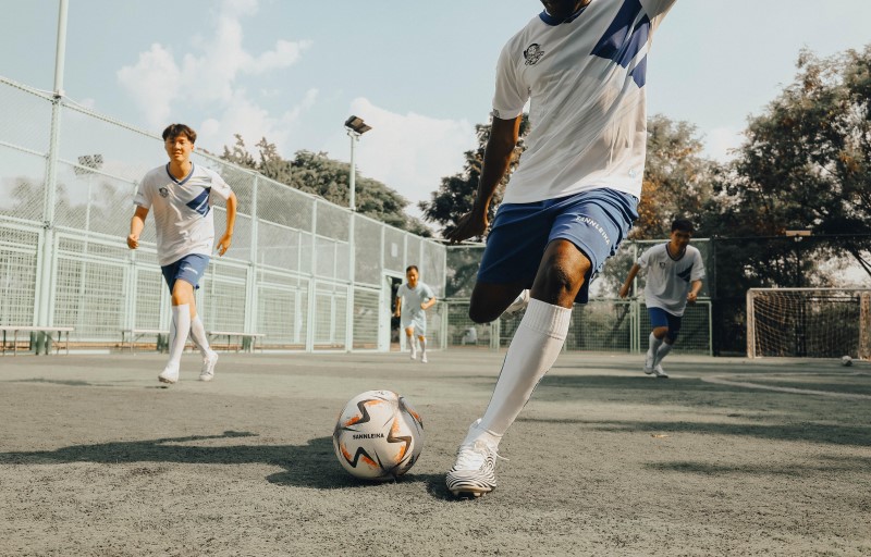 league match machine-stitched footballs